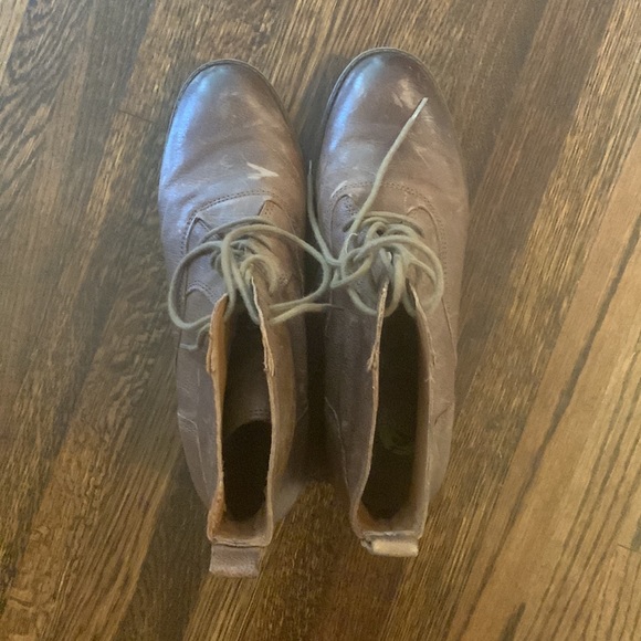 Lucky brand burnish toe leather extreme distress boots. Gals who get it get it! - Picture 3 of 11